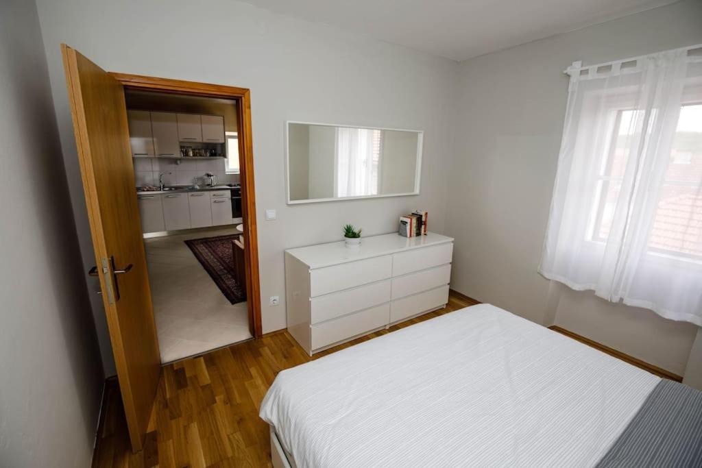 Apartment Old Town - Bambo Knin Luaran gambar